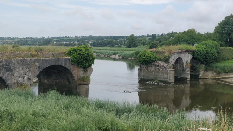 Passerelle sur le pont de la Roque